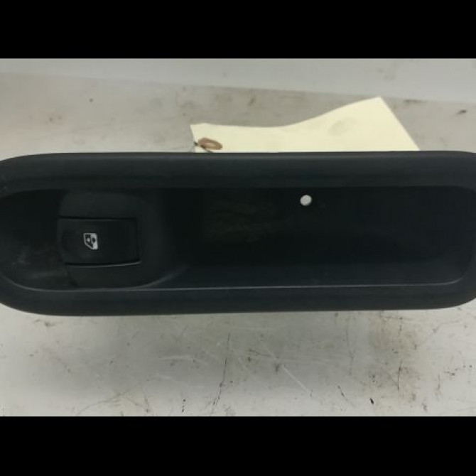 Commande lève-glace porte avant droite occasion RENAULT CLIO III Phase 1 09-2005->03-2009 1.5 DCI 70ch 1