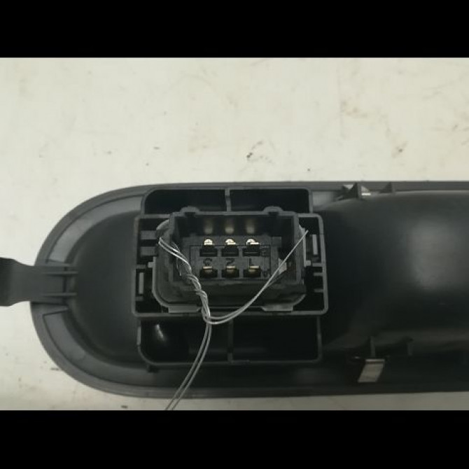 Commande lève-glace porte avant droite occasion RENAULT CLIO III Phase 1 09-2005->03-2009 1.5 DCI 70ch 3