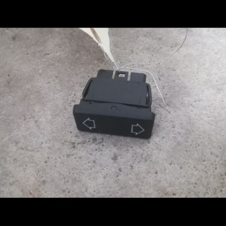 Commande lève-glace porte avant droite occasion PEUGEOT 106 Phase 2 04-1996->09-2003 1.1i 60ch 6552R4