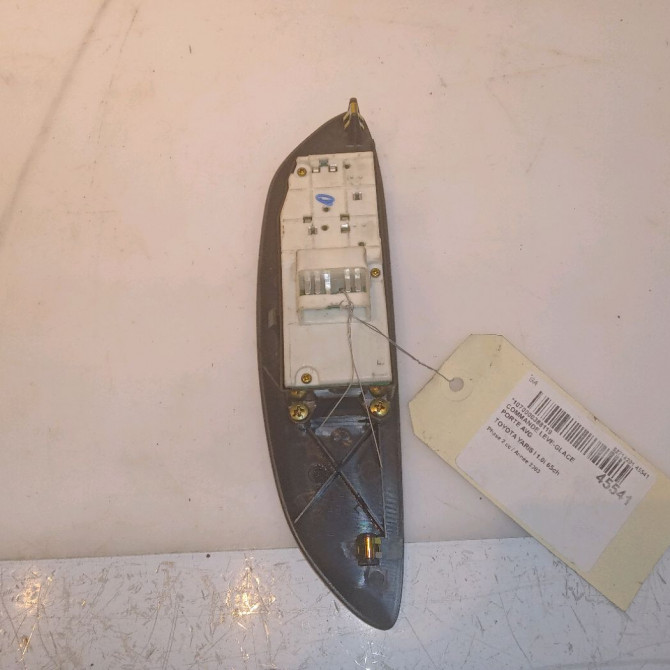 Commande lève-glace porte avant gauche occasion TOYOTA YARIS I Phase 2 03-2003->12-2005 1.0i 65ch 848200D040 2