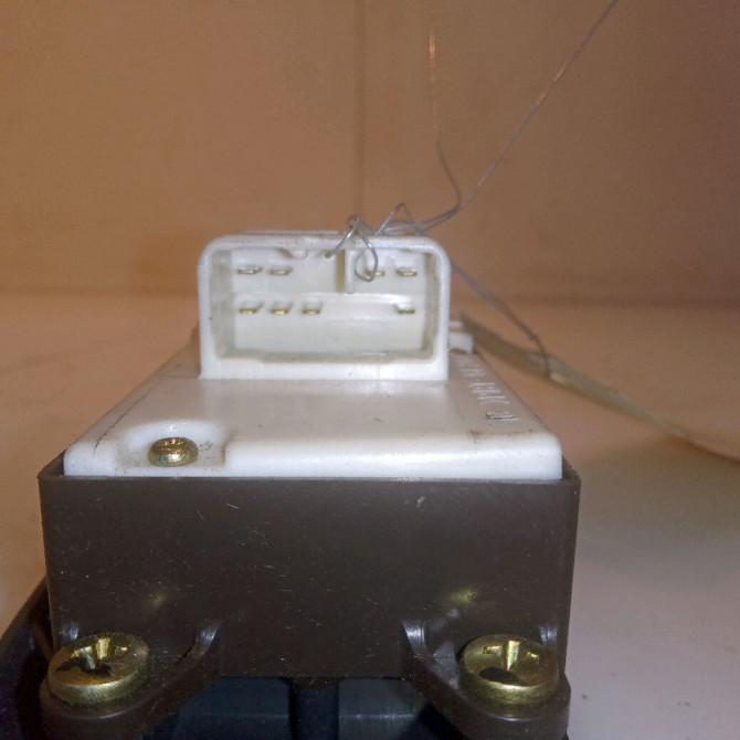 Commande lève-glace porte avant gauche occasion TOYOTA YARIS I Phase 2 03-2003->12-2005 1.0i 65ch 848200D040 3