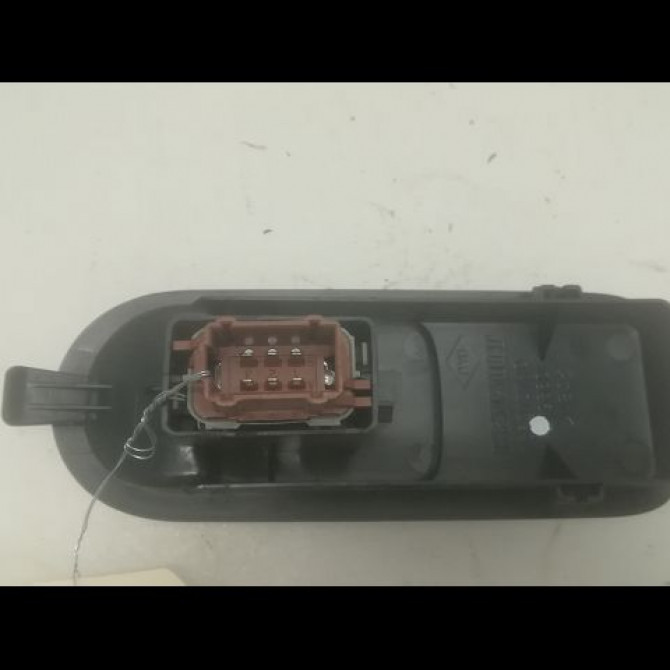 Commande lève-glace porte avant droite occasion RENAULT SCENIC II Phase 2 09-2006->04-2009 1.6i 16v 8200220511 2