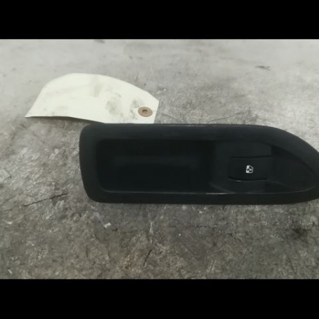 Commande leve-glace porte arrière droite occasion RENAULT LAGUNA II Phase 1 11-2000->03-2005 1.9 DCI 110ch 8200220507