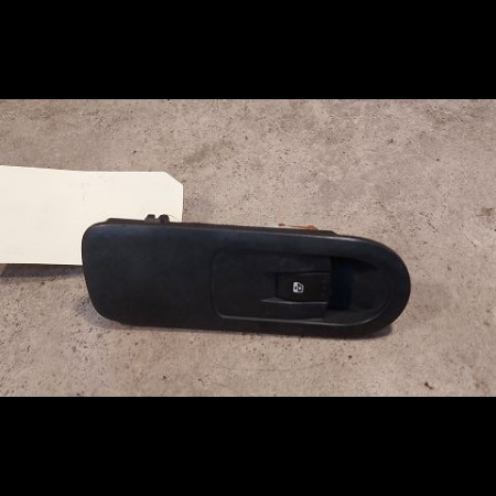 Commande lève-glace porte avant droite occasion RENAULT SCENIC II Phase 1 03-2004->09-2006 1.6i 110ch 8200220511