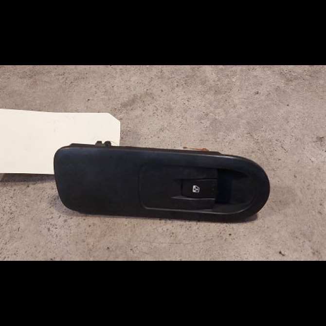 Commande lève-glace porte avant droite occasion RENAULT SCENIC II Phase 1 03-2004->09-2006 1.6i 110ch 8200220511 1