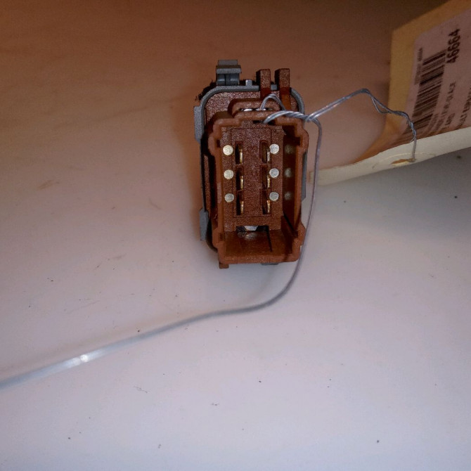 Commande leve-glace porte arrière droite occasion RENAULT ESPACE IV Phase 1 09-2002->03-2006 2.2 DCI 8200220507 2