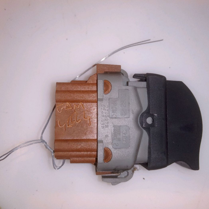 Commande leve-glace porte arrière droite occasion RENAULT ESPACE IV Phase 1 09-2002->03-2006 2.2 DCI 8200220507 3