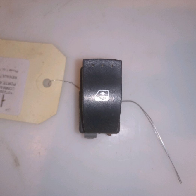 Commande leve-glace porte arrière gauche occasion RENAULT ESPACE IV Phase 1 09-2002->03-2006 2.2 DCI 8200220507 1