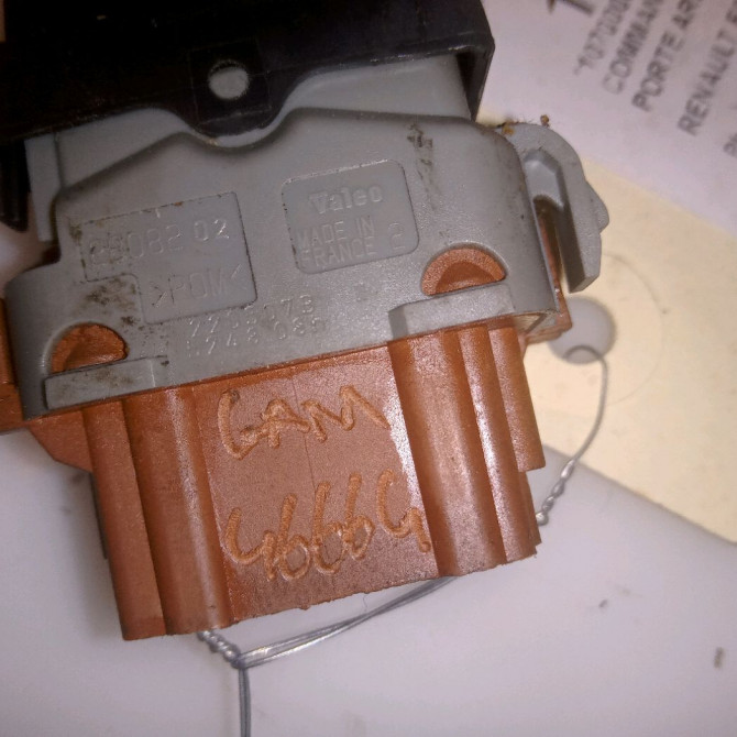 Commande leve-glace porte arrière gauche occasion RENAULT ESPACE IV Phase 1 09-2002->03-2006 2.2 DCI 8200220507 3