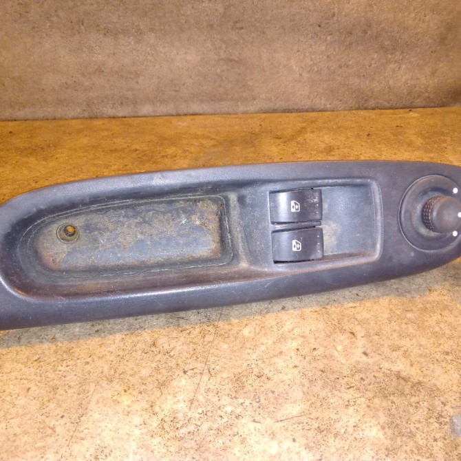 Commande rétroviseurs extérieures électriques occasion RENAULT CLIO CAMPUS II Phase 1 07-2006->07-2009 1.5 DCI 65ch 8200214919 1