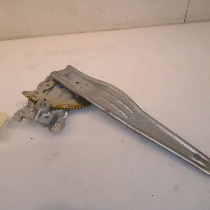 Mecanisme leve-glace arrière gauche occasion TOYOTA YARIS I Phase 1 04-1999->03-2003 698400D020 1