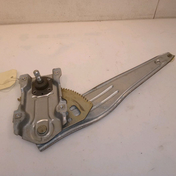 Mecanisme leve-glace arrière gauche occasion TOYOTA YARIS I Phase 1 04-1999->03-2003 698400D020 2