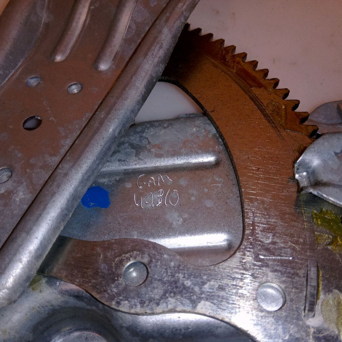 Mecanisme leve-glace arrière gauche occasion TOYOTA YARIS I Phase 1 04-1999->03-2003 698400D020 3