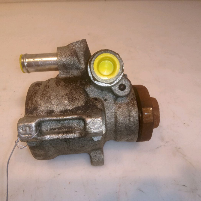Pompe direction assistee occasion VOLKSWAGEN POLO III Phase 1 10-1994->11-1999 1.4 2