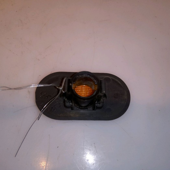 Répétiteur aile droite occasion RENAULT CLIO I Phase 3 03-1996->08-1998 1.9 D 65ch 7700822136 2