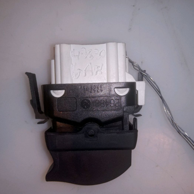 Commande lève-glace porte avant droite occasion RENAULT CLIO CAMPUS II Phase 1 07-2006->07-2009 1.5 DCI 65ch 8200634245 3