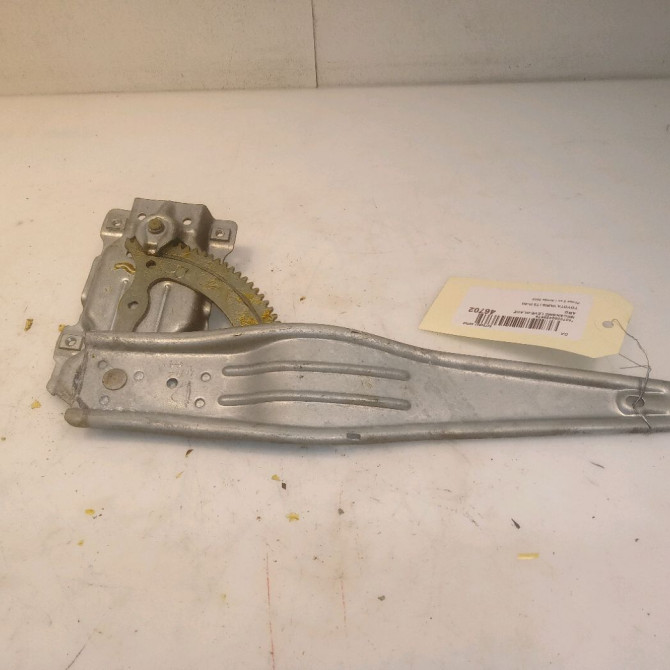 Mecanisme leve-glace arrière gauche occasion TOYOTA YARIS I Phase 2 03-2003->12-2005 75 D-4D 698400D020 1