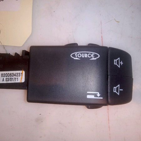 Commande autoradio occasion RENAULT CLIO II Phase 2 06-2001->07-2006 1.2i 75ch