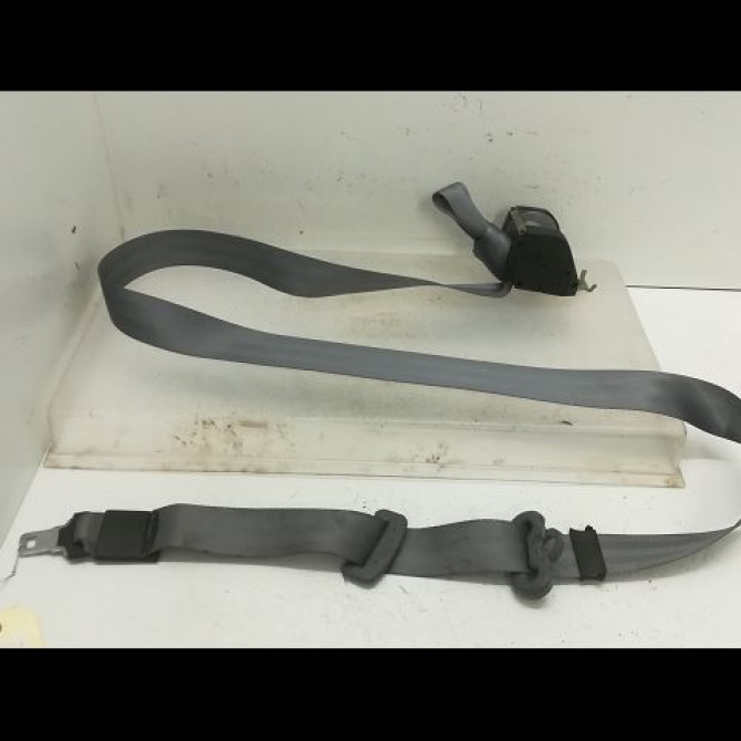 Ceinture centrale arriere occasion RENAULT CLIO II Phase 1 03-1998->06-2001 1.2 7700425750 1