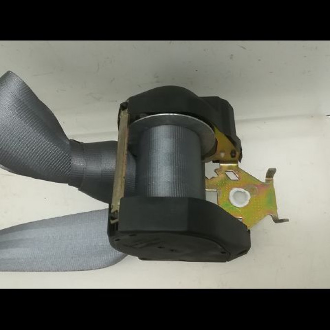 Ceinture centrale arriere occasion RENAULT CLIO II Phase 1 03-1998->06-2001 1.2 7700425750 2