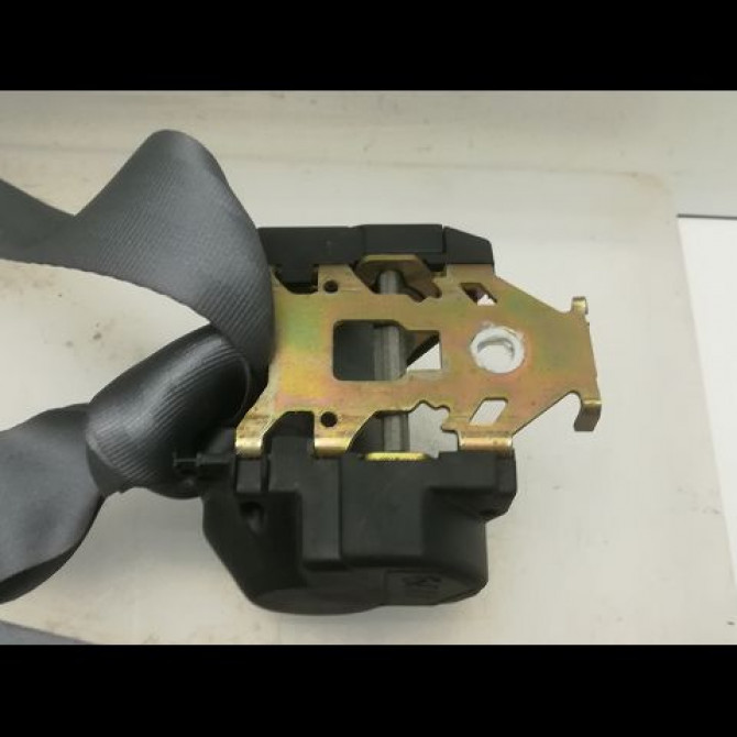 Ceinture centrale arriere occasion RENAULT CLIO II Phase 1 03-1998->06-2001 1.2 7700425750 3