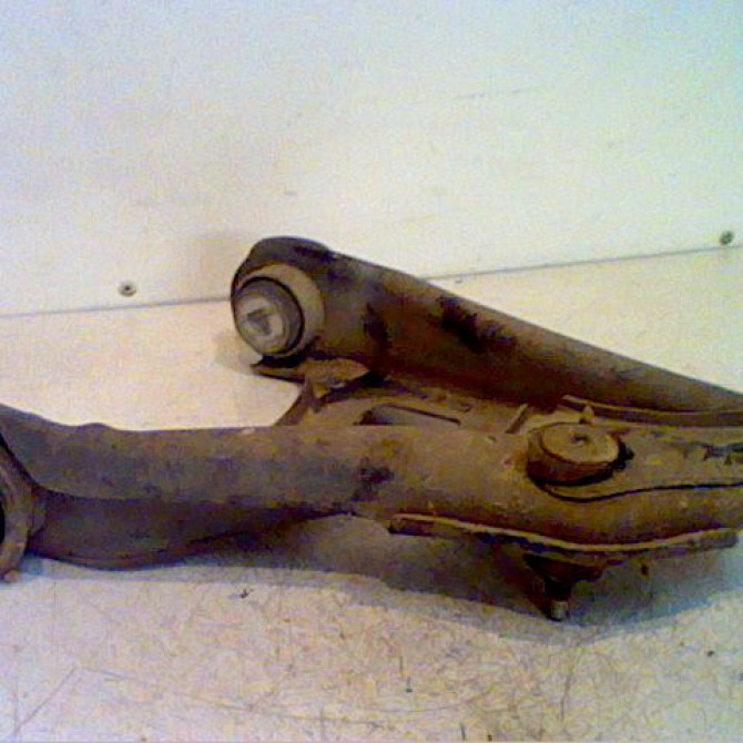 Triangle inf avd occasion RENAULT CLIO II Phase 1 03-1998->06-2001 1.2i 8200942408 1