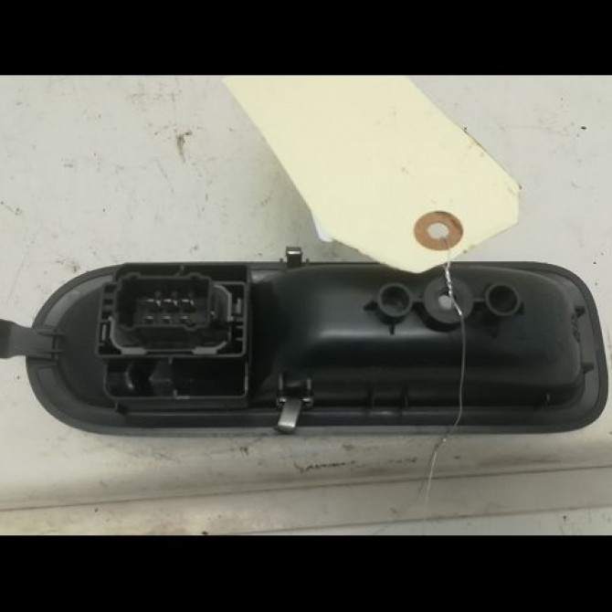 Commande lève-glace porte avant droite occasion RENAULT TWINGO II Phase 1 06-2007->11-2011 1.5 DCI 65ch 8200214936 2