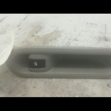 Commande lève-glace porte avant droite occasion RENAULT TWINGO II Phase 1 06-2007->11-2011 1.2i 16v 75ch 8200214936