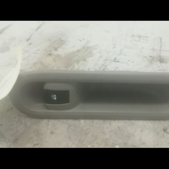 Commande lève-glace porte avant droite occasion RENAULT TWINGO II Phase 1 06-2007->11-2011 1.2i 16v 75ch 8200214936 1
