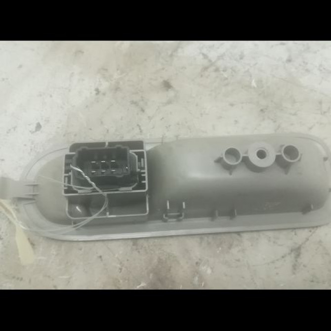 Commande lève-glace porte avant droite occasion RENAULT TWINGO II Phase 1 06-2007->11-2011 1.2i 16v 75ch 8200214936 2