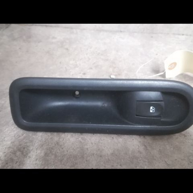 Commande lève-glace porte avant droite occasion RENAULT TWINGO II Phase 1 06-2007->11-2011 1.2i 16v 75ch 8200214936 1