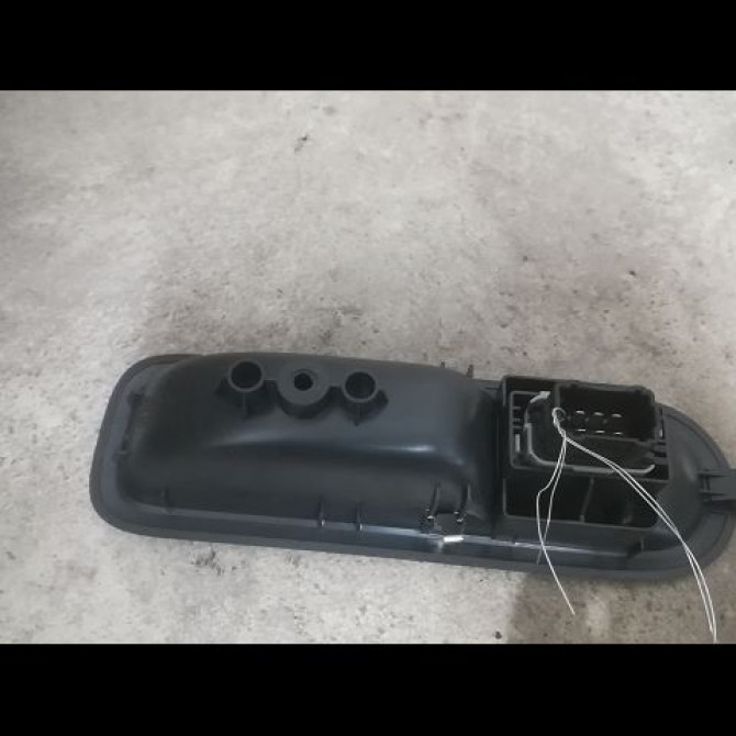 Commande lève-glace porte avant droite occasion RENAULT TWINGO II Phase 1 06-2007->11-2011 1.2i 16v 75ch 8200214936 2