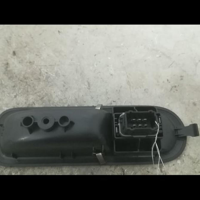 Commande lève-glace porte avant droite occasion RENAULT TWINGO II Phase 1 06-2007->11-2011 1.5 DCI 65ch 8200214936 2