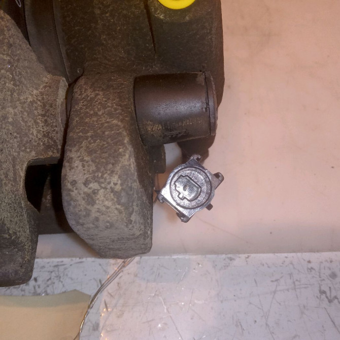 Etrier de frein avant gauche occasion ALFA ROMEO 159 Phase 1 04-1995->04-1999 1.9 JTDM 150ch 71793138 3