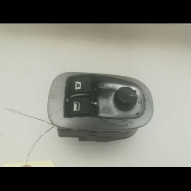 Commande lève-glace porte avant gauche occasion PEUGEOT 206 + Phase 1 03-2009->05-2013 1.4 HDI 70ch 1