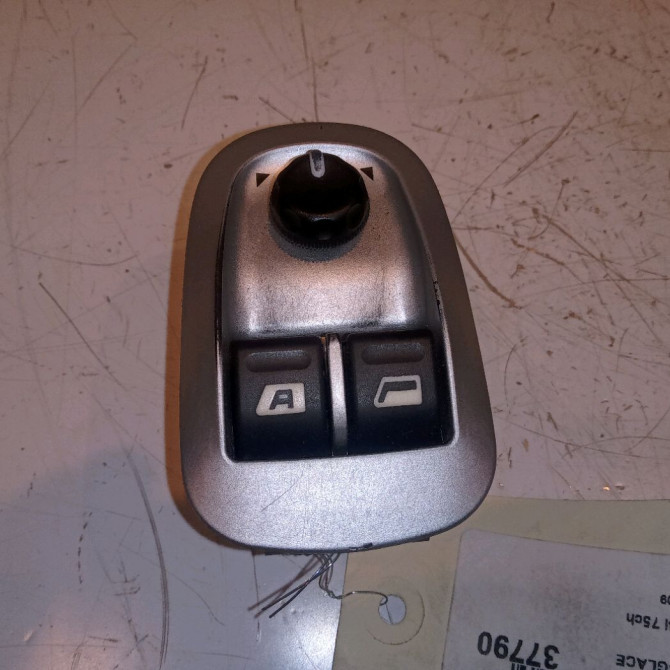 Commande lève-glace porte avant gauche occasion PEUGEOT 206 + Phase 1 03-2009->05-2013 1.4i 75ch 1