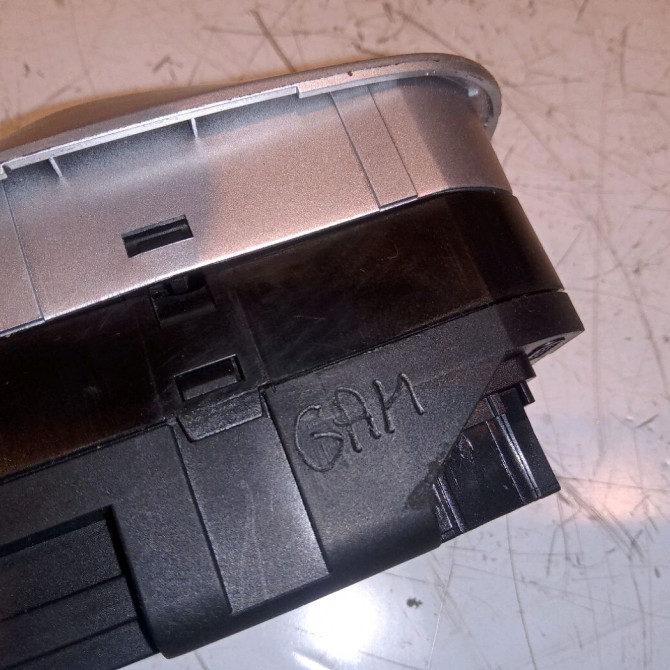 Commande lève-glace porte avant gauche occasion PEUGEOT 206 + Phase 1 03-2009->05-2013 1.4i 75ch 3