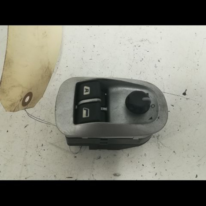 Commande lève-glace porte avant gauche occasion PEUGEOT 206 + Phase 1 03-2009->05-2013 1.4i 75ch 1