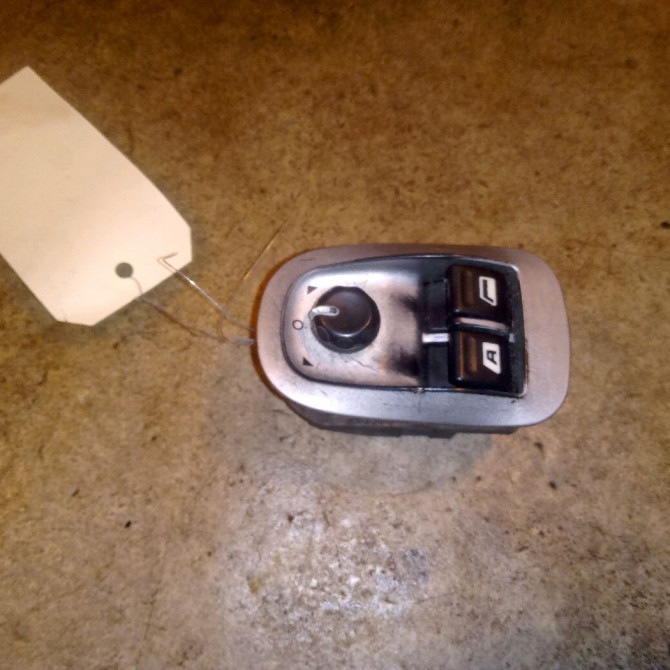 Commande lève-glace porte avant gauche occasion PEUGEOT 206 + Phase 1 03-2009->05-2013 1.4 HDI 70ch 1