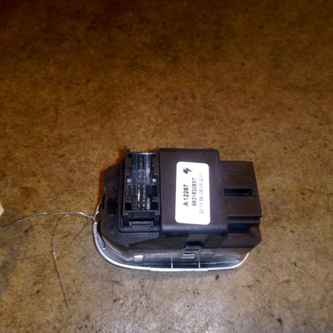 Commande lève-glace porte avant gauche occasion PEUGEOT 206 + Phase 1 03-2009->05-2013 1.4 HDI 70ch 2