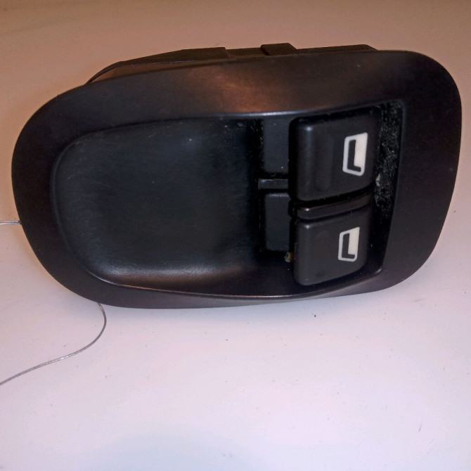 Commande lève-glace porte avant gauche occasion PEUGEOT 206 + Phase 1 03-2009->05-2013 1.1i 60ch 1