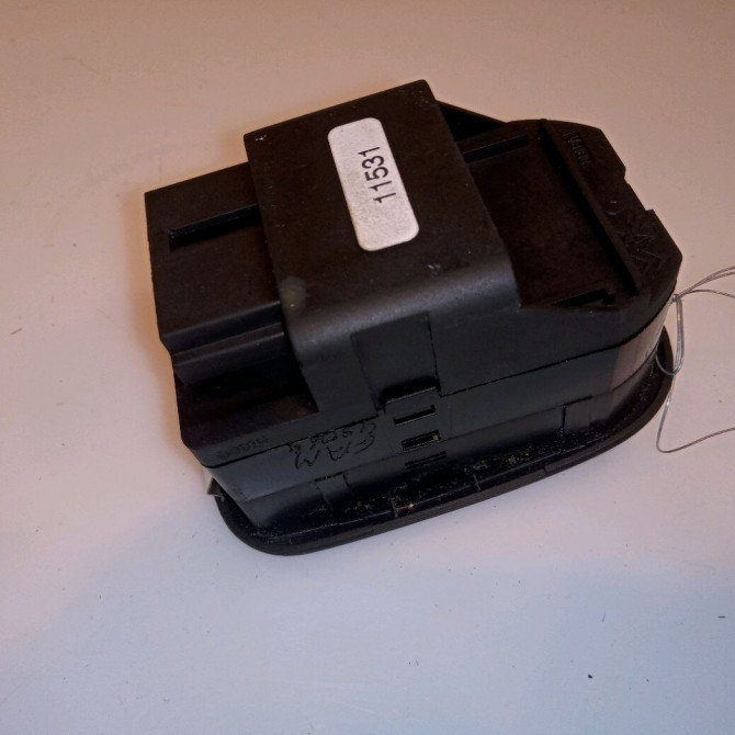 Commande lève-glace porte avant gauche occasion PEUGEOT 206 + Phase 1 03-2009->05-2013 1.1i 60ch 2