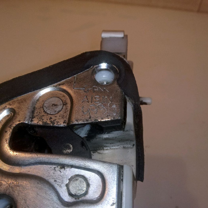 Serrure porte arg occasion TOYOTA AYGO I Phase 1 06-2005->11-2009 1.0 VVTI 690600H011 5