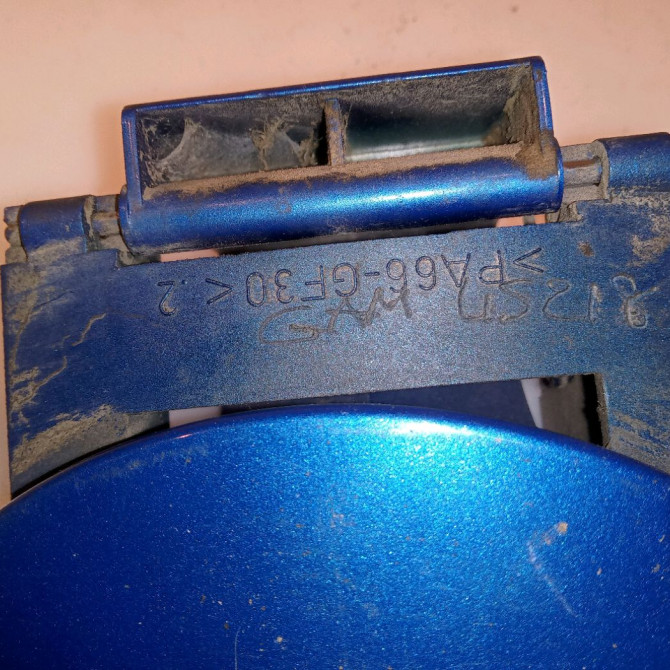 Volet de trappe carburant occasion PEUGEOT 307 Phase 2 06-2005->03-2008 1.6 HDI 16v 90ch 151788 3