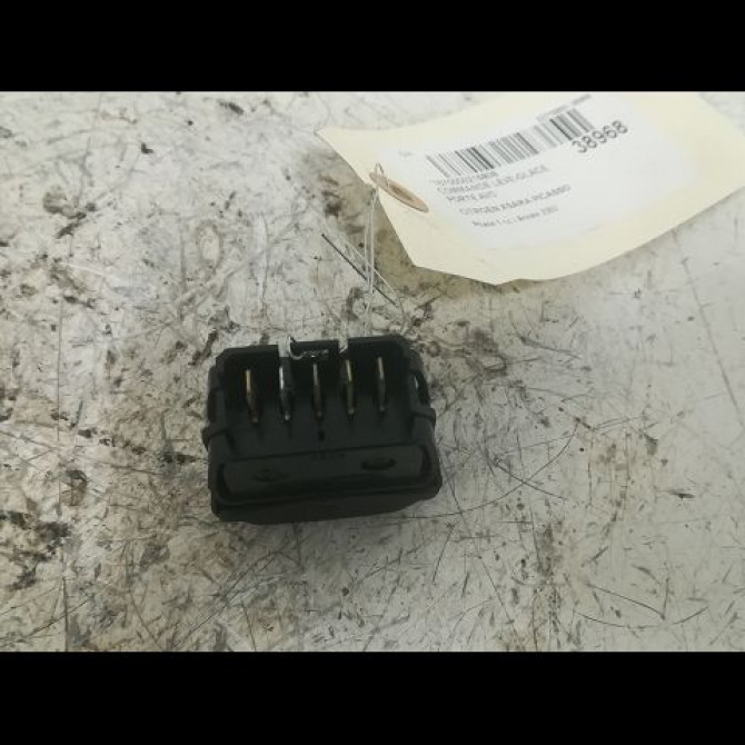Commande lève-glace porte avant droite occasion CITROEN XSARA PICASSO Phase 1 12-1999->02-2004 2.0 HDi 90ch 2