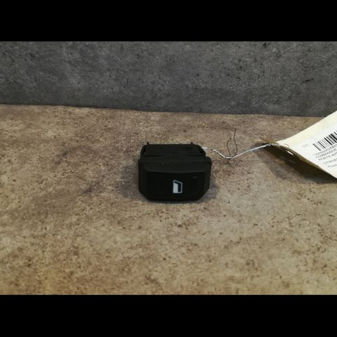 Commande lève-glace porte avant droite occasion CITROEN XSARA PICASSO Phase 1 12-1999->02-2004 2.0 HDi 90ch 1