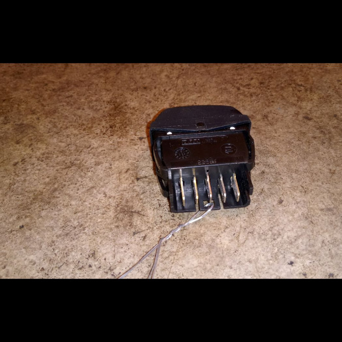 Commande lève-glace porte avant droite occasion CITROEN XSARA PICASSO Phase 1 12-1999->02-2004 2.0 HDi 90ch 2