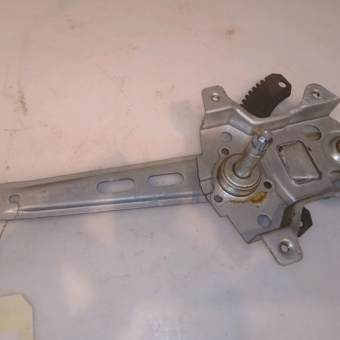 Mecanisme leve-glace arrière gauche occasion HYUNDAI GETZ Phase 1 09-2002->11-2005 1.1i 834011C000 1