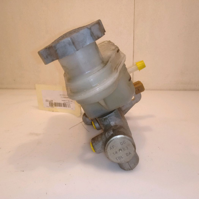 Maitre cylindre occasion HYUNDAI GETZ Phase 1 09-2002->11-2005 1.1i 585101C055 4