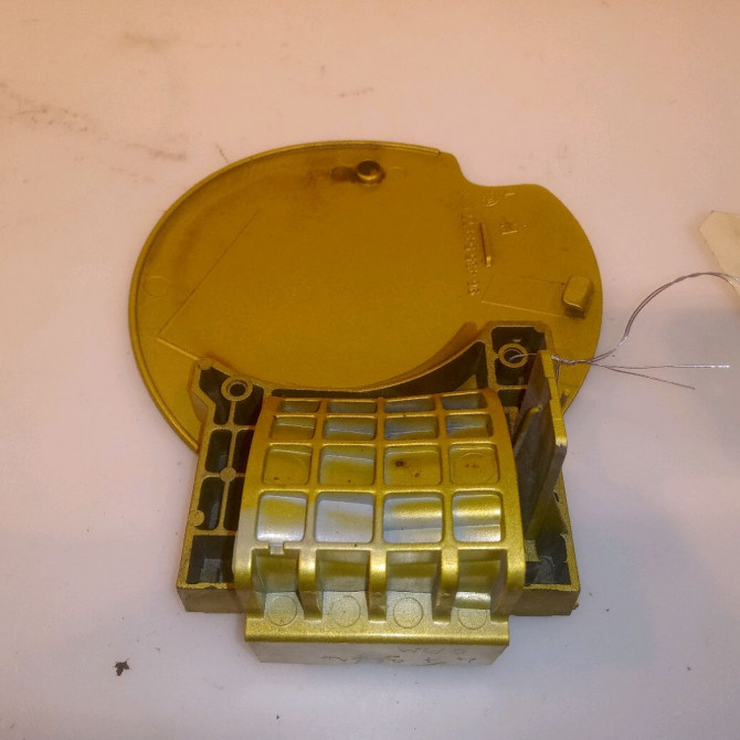 Volet de trappe carburant occasion PEUGEOT 307 Phase 1 04-2001->06-2005 2.0 HDI 110ch 151788 3